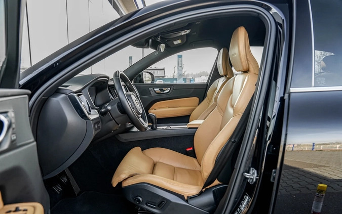 Volvo XC 60 cena 115900 przebieg: 121000, rok produkcji 2018 z Żelechów małe 781